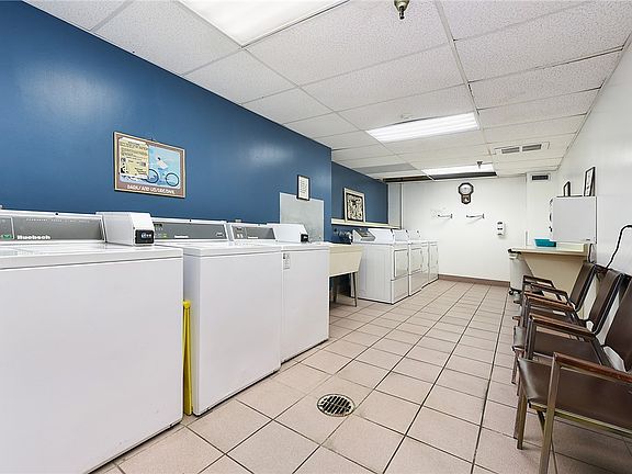 5th image of 1987 Centurion Dr APT 9