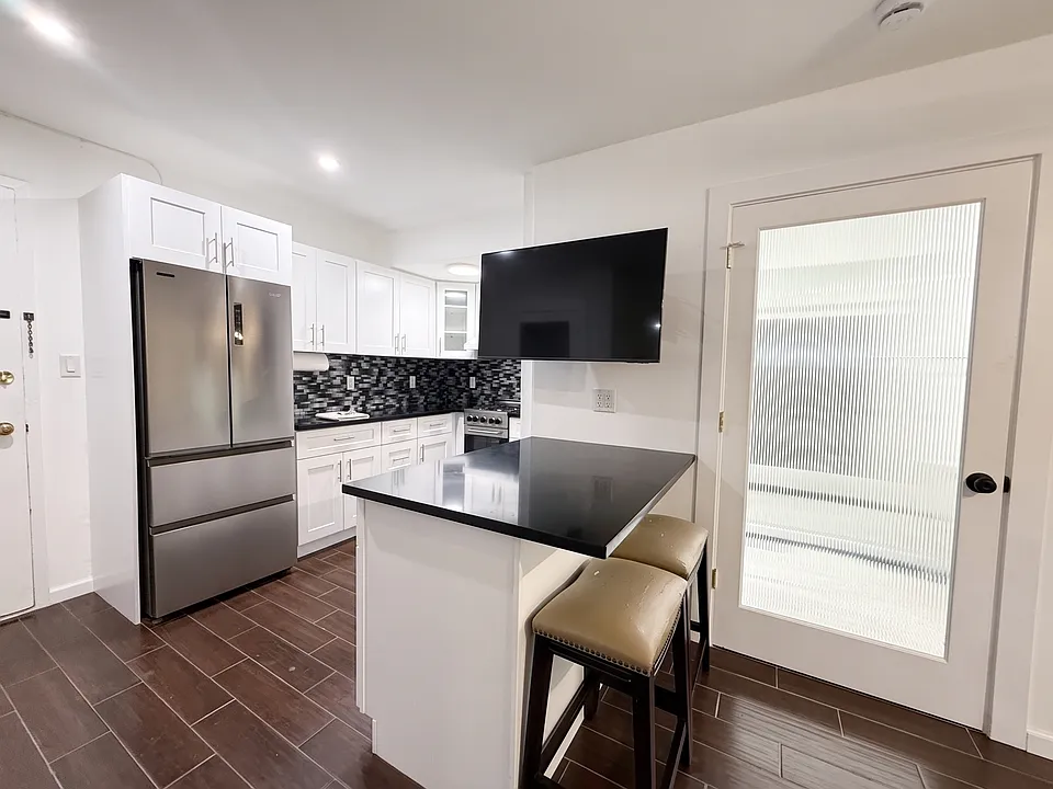 3051 Edwin Ave #4J