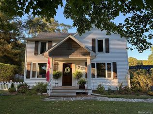 13817 Division St, Charlevoix, MI 49720