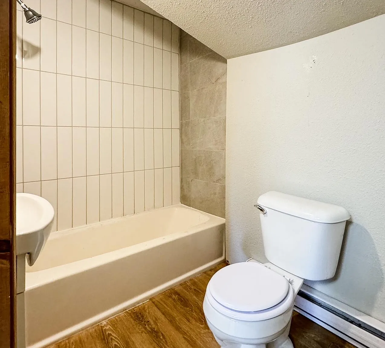 5 bed, 1200 sqft, $1,325 — Photo 3