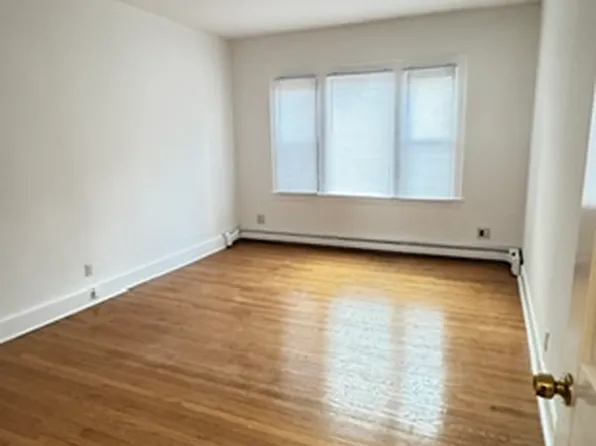 39 Tompkins Circle image 13 of 17