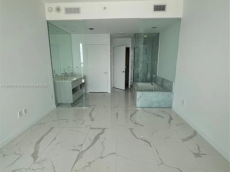 480 NE 31st St #2703 — Photo 9