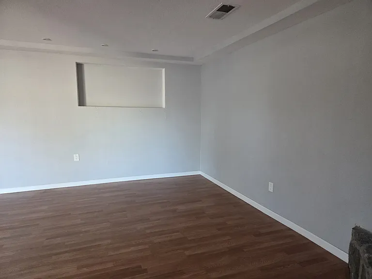 921 Madeira Dr SE — Photo 3