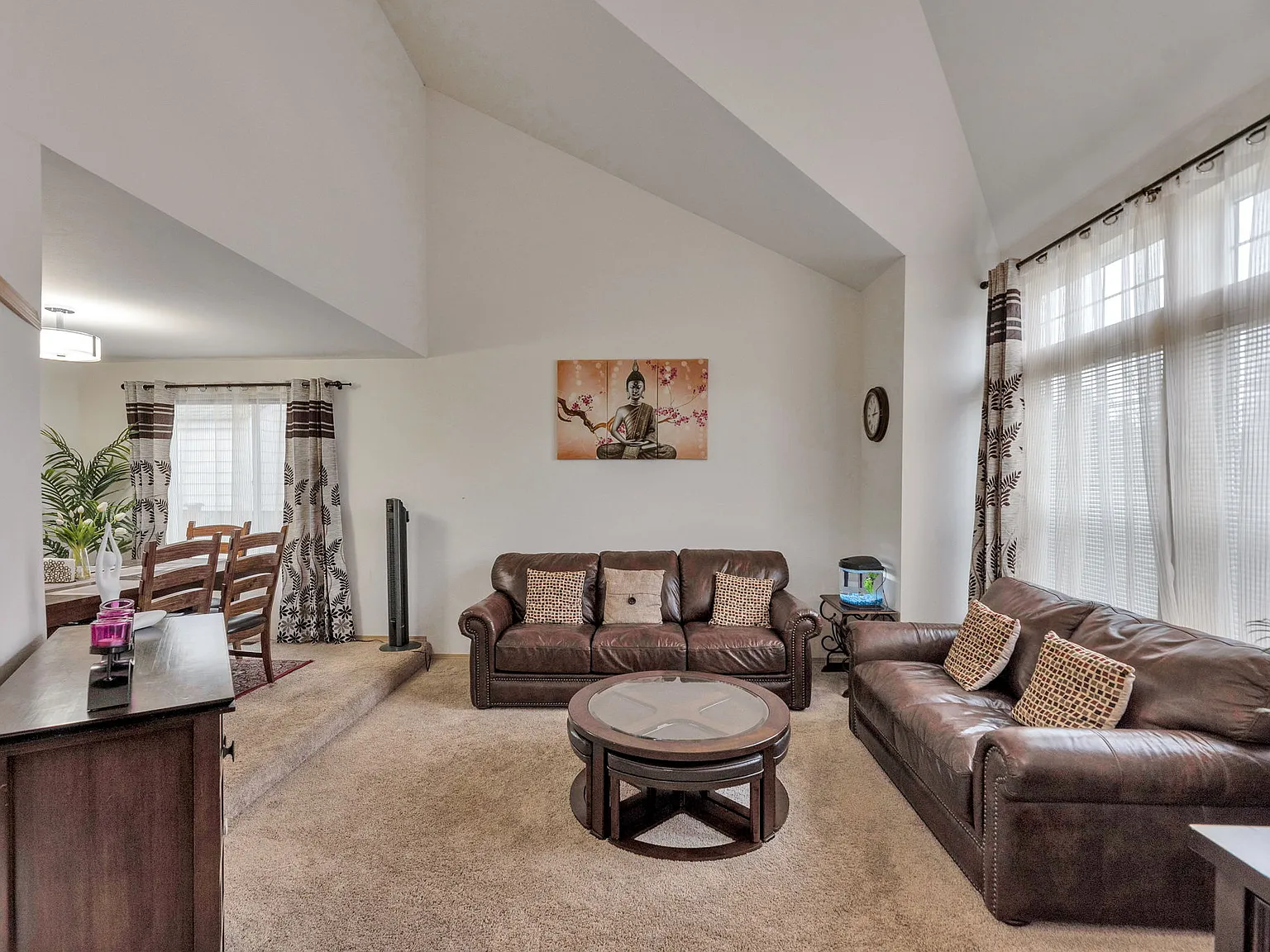 4 bed, 2.5 bath, 1900 sqft, $3,500 — Photo 4
