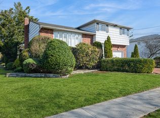 482 Harbor Dr, Cedarhurst, NY 11516