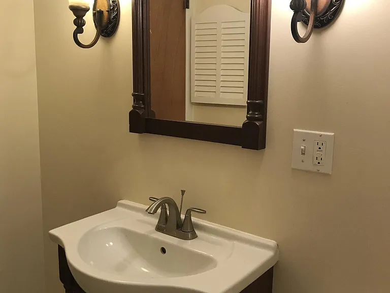 433 Genesee St #4 — Photo 10