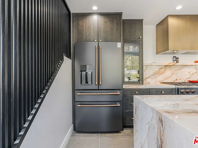 30 Reef St #2 — Photo 12