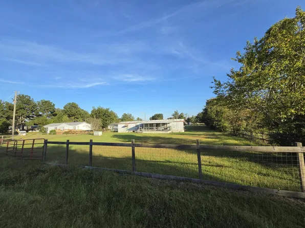 403 Walker Dr, Eutawville, SC 29048