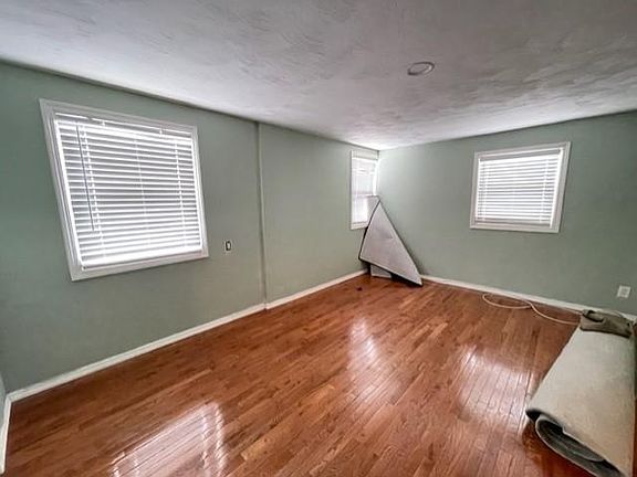 2nd image of 875 Bowling Green Dr