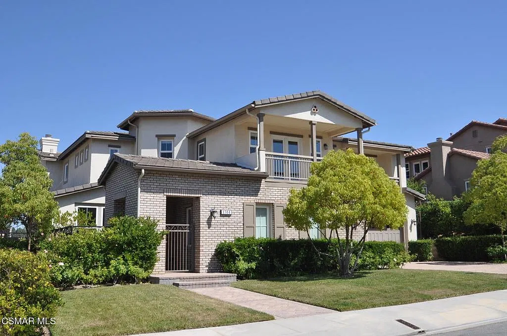5 bed, 4.5 bath, 3782 sqft, $7,100 — Photo 1