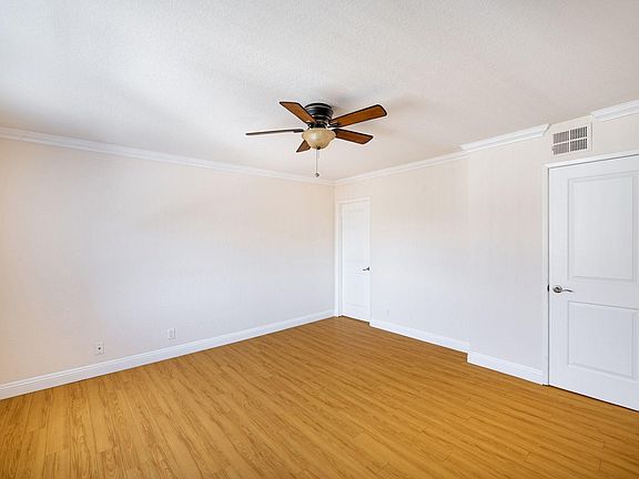 3rd image of 2243 N Catalina St #C