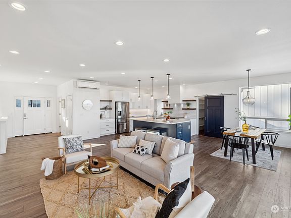 5th image of 625 SW Founders Drive