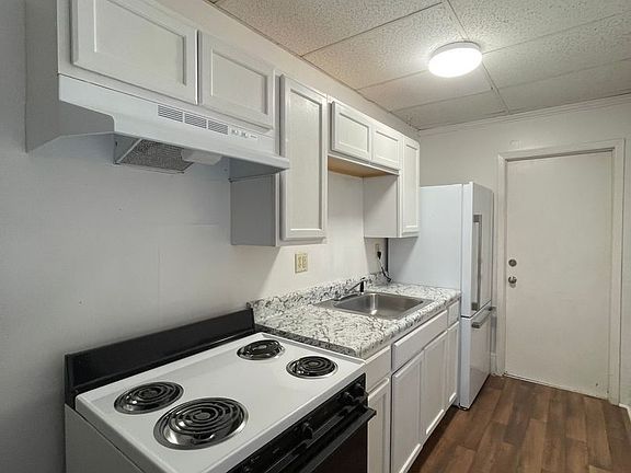 4th image of 883 Mulberry St #C