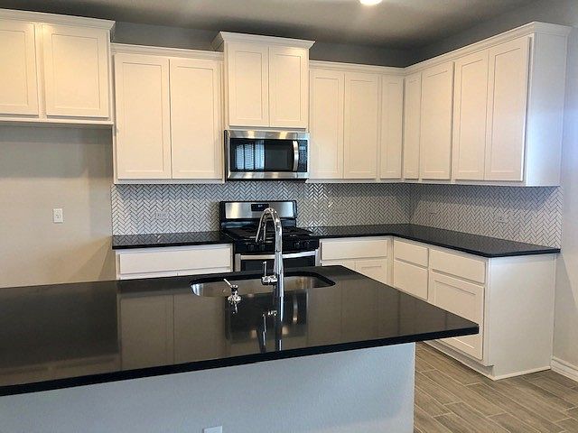 2nd image of 15805 Crissom Ln