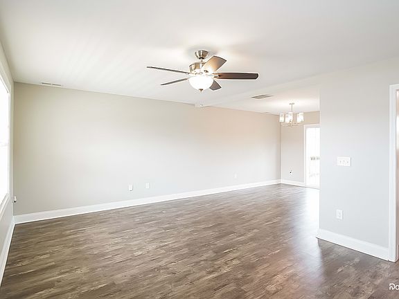4th image of 102 Sage Dr