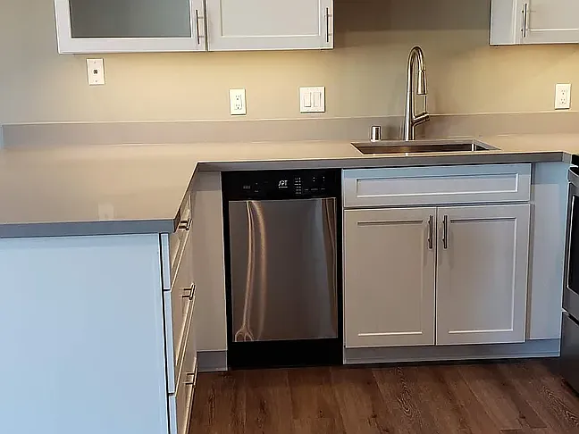 215 Lower Cliff Dr — Photo 3