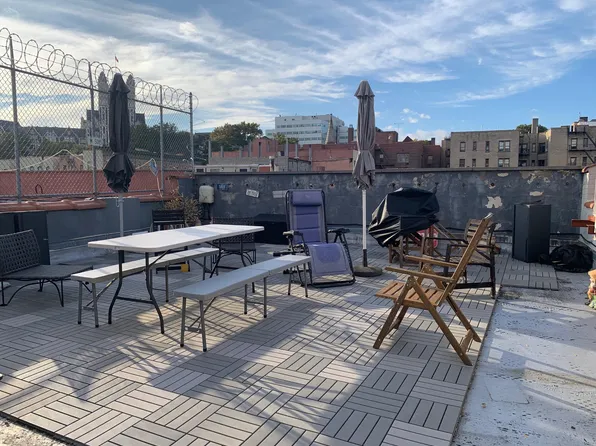 138 Edgecombe Avenue image 9 of 11