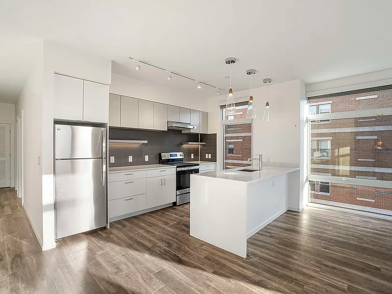 839 Beacon — Photo 20
