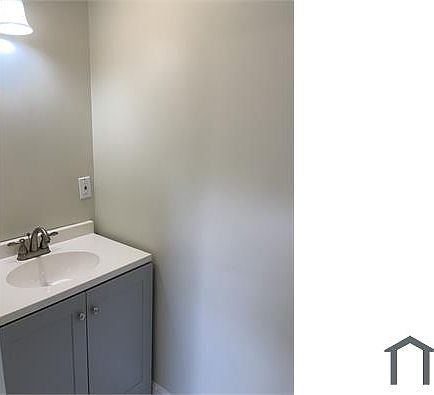 1st image of 173 NE 141st St #2
