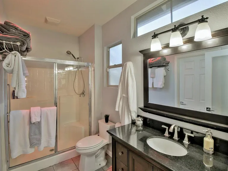 240 Bloomfield Ct — Photo 8