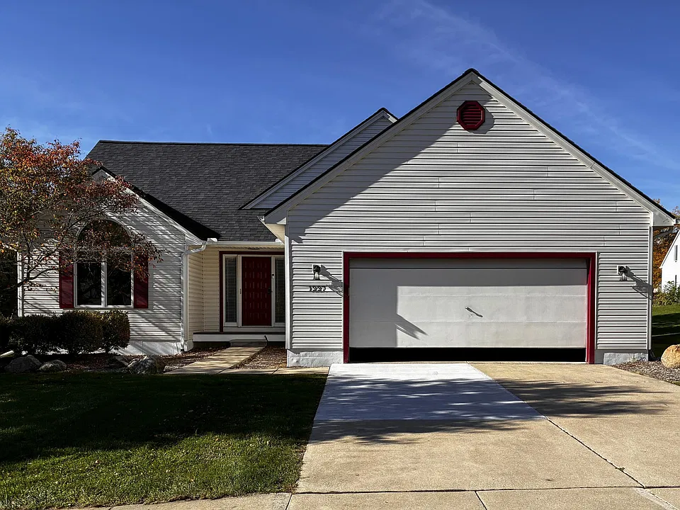 1227 Colony Dr