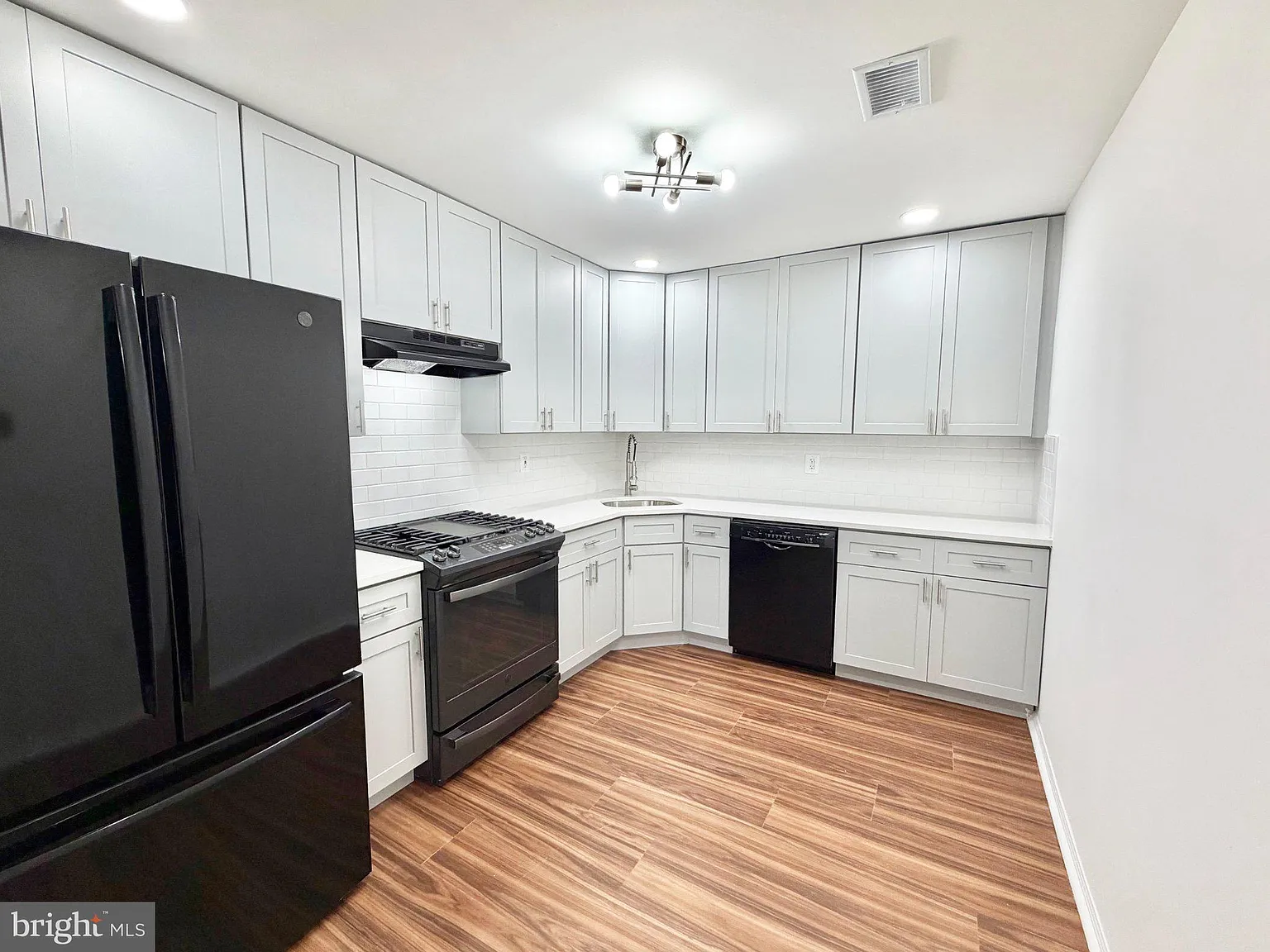 2 bed, 2.5 bath, 1250 sqft, $2,500 — Photo 3