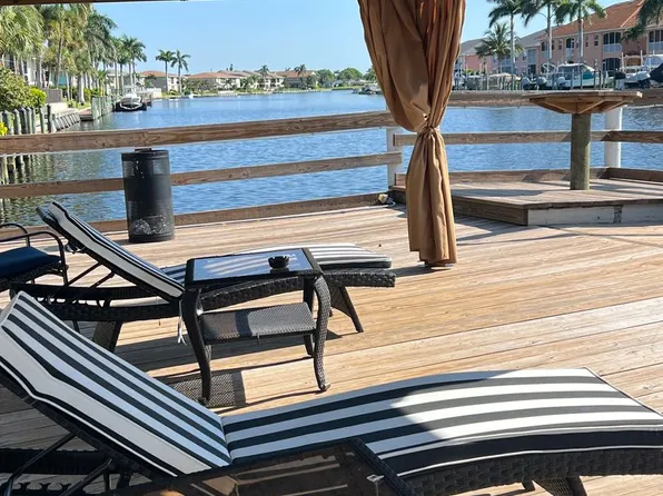 Hideaway Waterfront Hotel, 4601 SE 5th Ave #101, Cape Coral, FL 33904