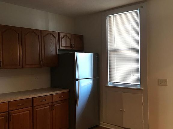 Eat-in kitchen