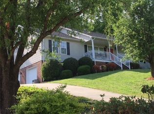 1011 Cambridge Ct, Lenoir, NC 28645