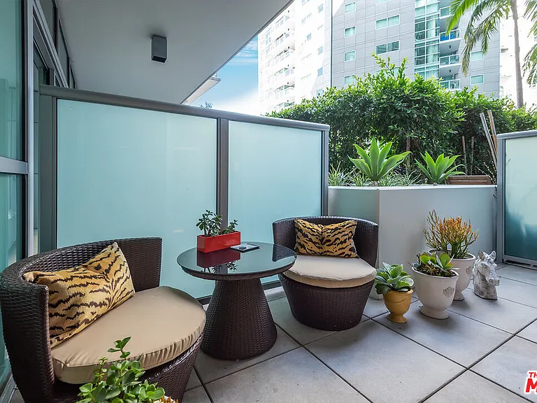 13700 Marina Pointe Dr #327 — Photo 5