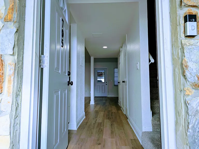 705 N Himes Ave — Photo 3