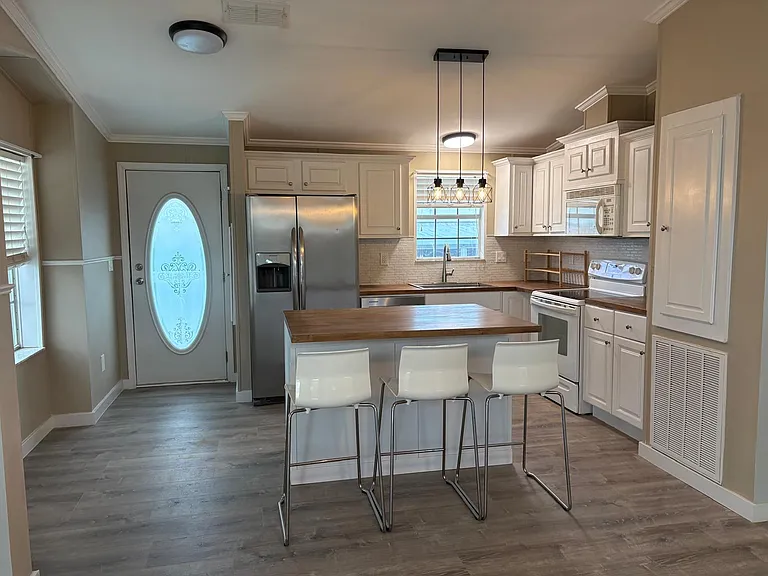 653 Los Altos — Photo 4