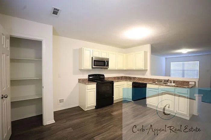 3718 Churchill Dr — Photo 7