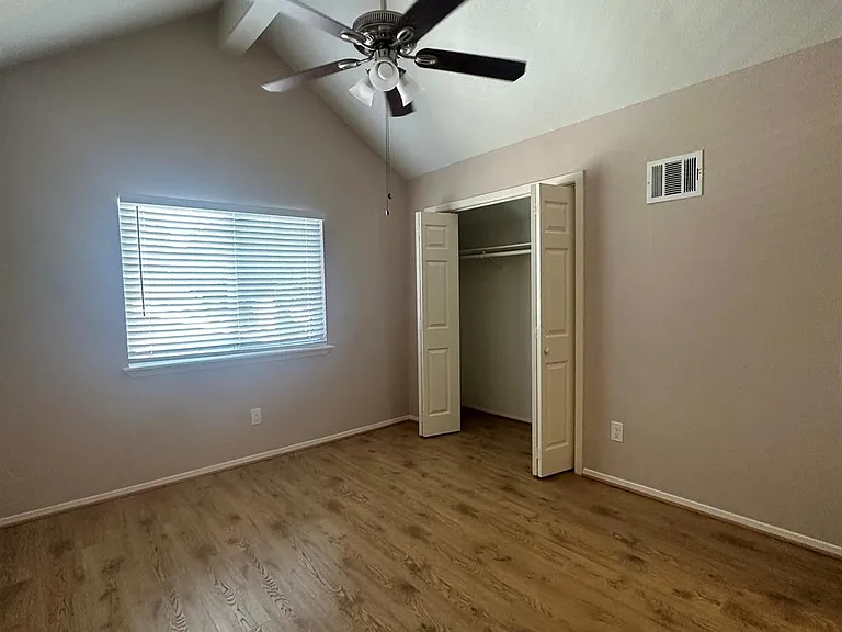 1222 Ravenscourt Dr — Photo 13