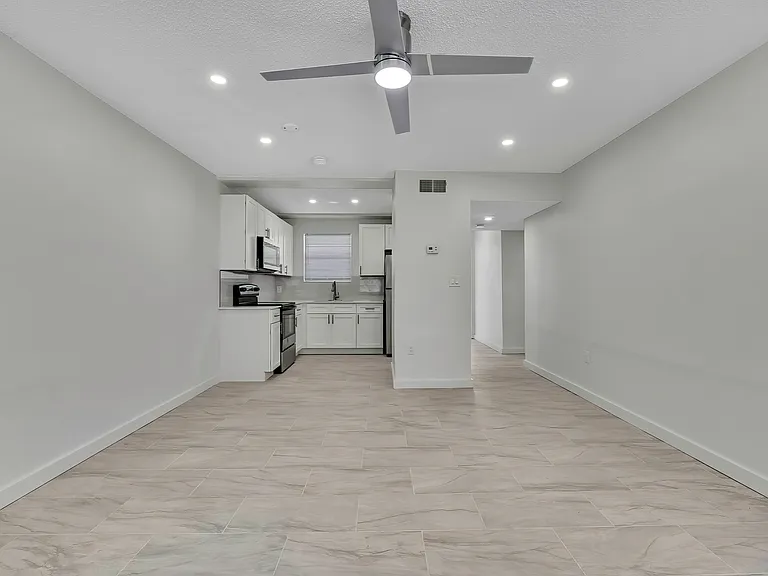 Tidewater Apartments — Photo 7