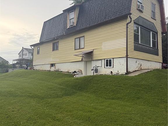 2nd image of 1602 Maumee Ave