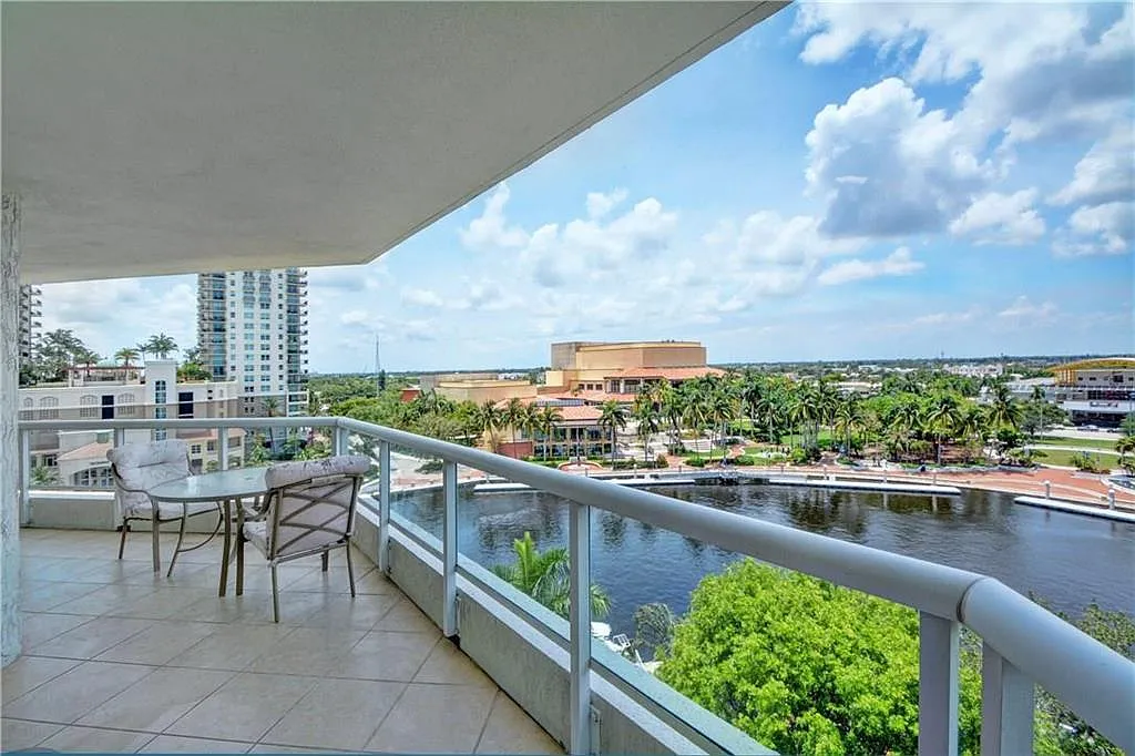 2 bed, 2.0 bath, 1236 sqft, $3,850 — Photo 1
