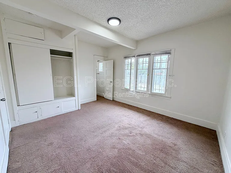 860 W 56th St — Photo 19