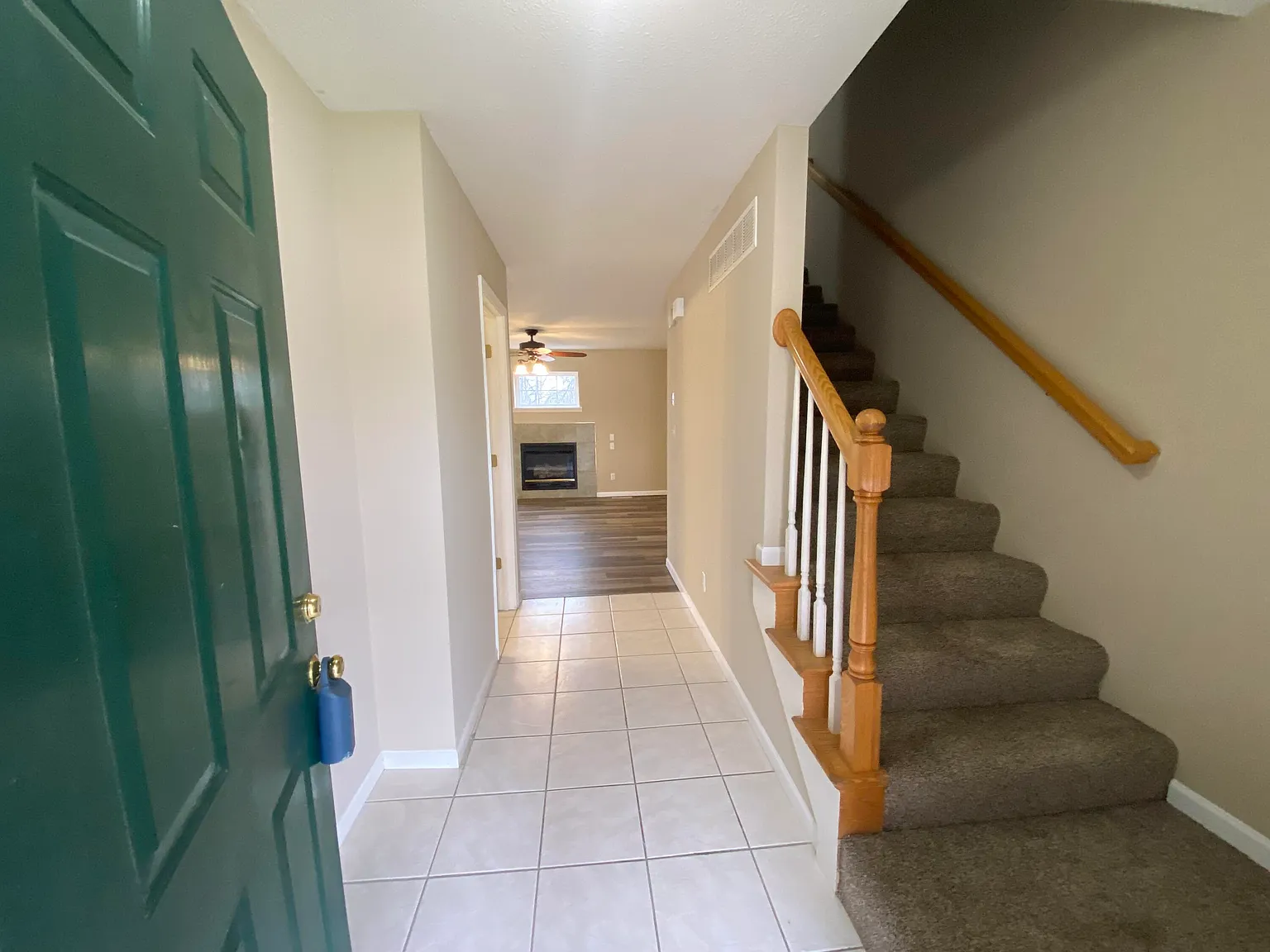 4 bed, 3.5 bath, 2312 sqft, $1,800 — Photo 2