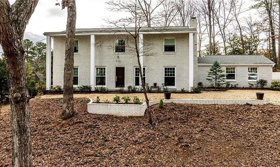800 Glenairy Dr