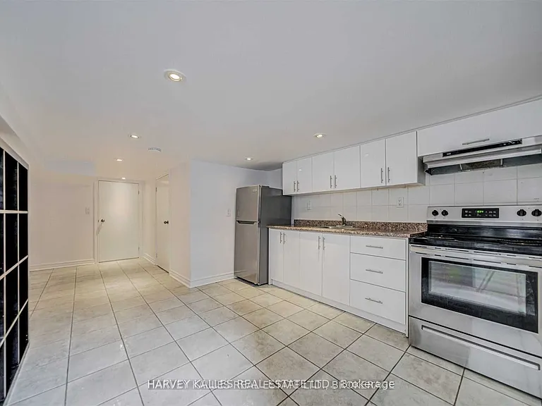184 Cedric Ave #LOWER — Photo 5