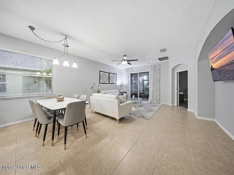 2039 Tullagee Ave — Photo 10