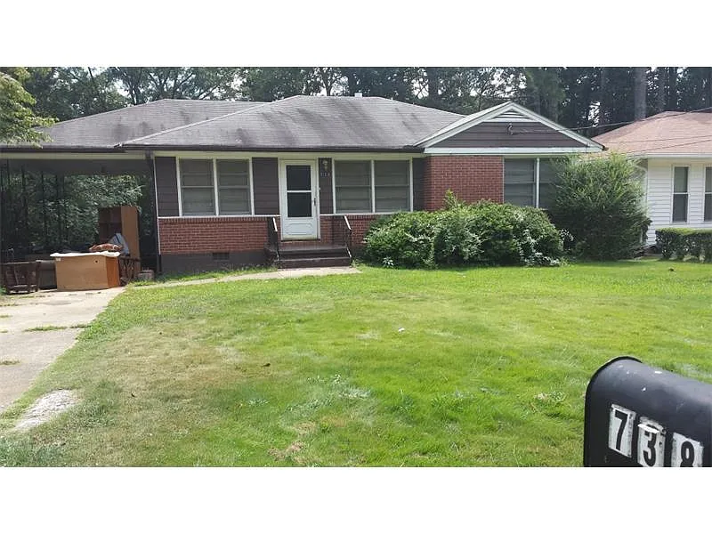 738 Vinson Pl SW photo 1