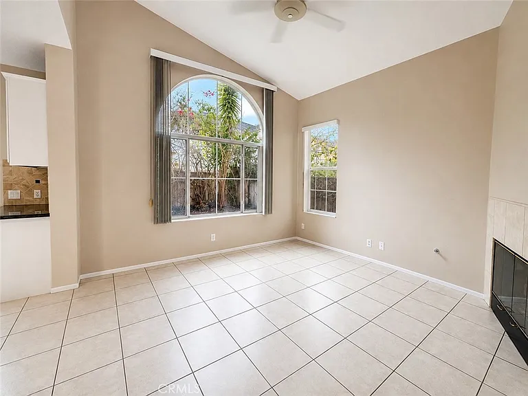 11625 Maynard Ave — Photo 3