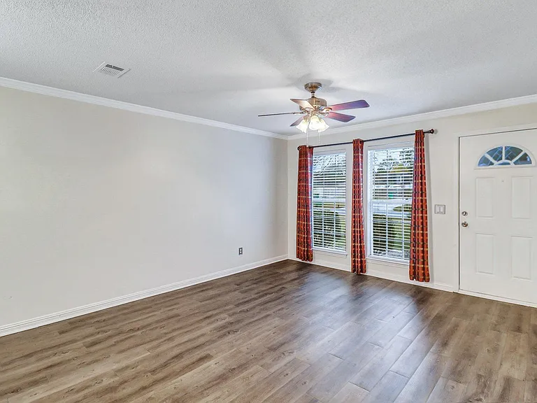 106 Silverton Rd — Photo 9