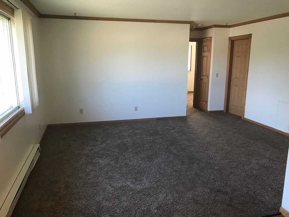 1st image of 121 Huntington Dr
