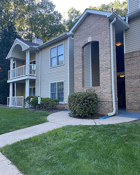 1st image of 921 Oakwood Ave