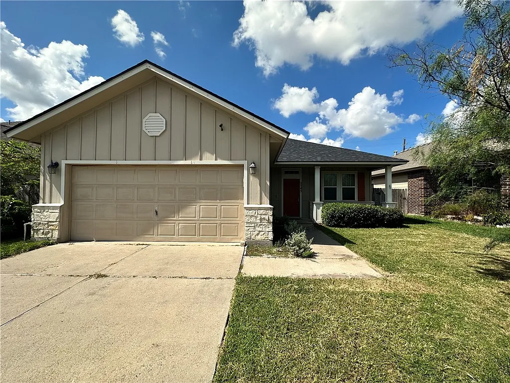 4 bed, 2.0 bath, 1821 sqft, $2,250 — Photo 1
