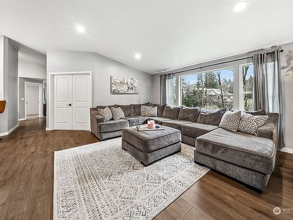 3rd image of 20915 192nd Avenue E