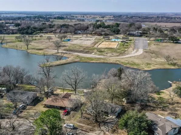 548 Lakeshore Dr, Ennis, TX 75119